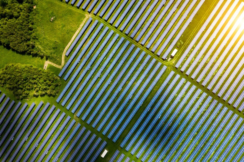 Text-Media_Utilities-aerial-view-over-solar-cells-energy-farm-20240205-GLO-EN (1)